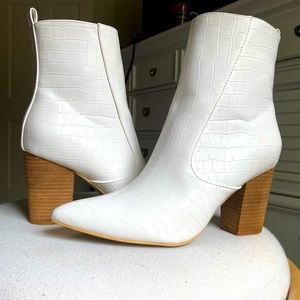 White crocodile print booties. Size 10.
